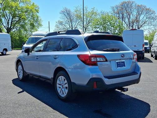 Ice Silver Metallic 2019 Subaru Outback 2.5I PREMIUM
