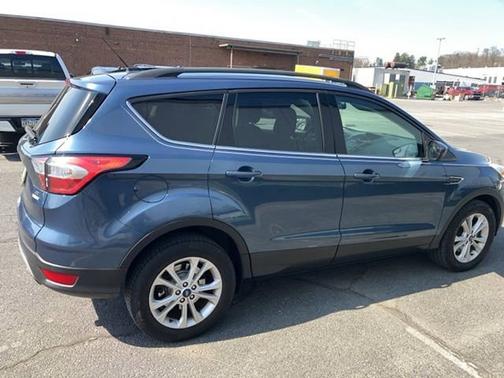 BLUE METALLIC 2018 Ford Escape SE