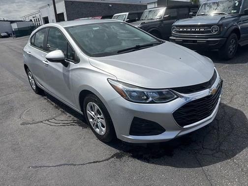 Silver Ice Metallic 2019 Chevrolet Cruze LS