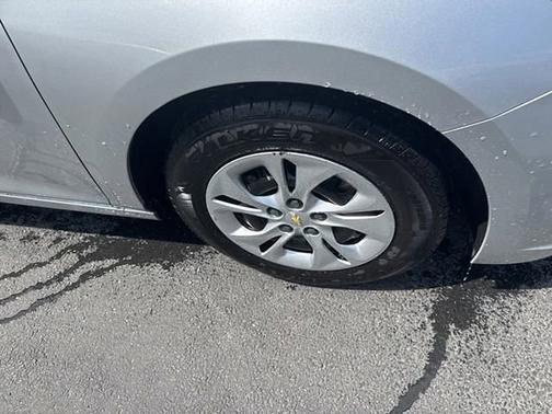 Silver Ice Metallic 2019 Chevrolet Cruze LS