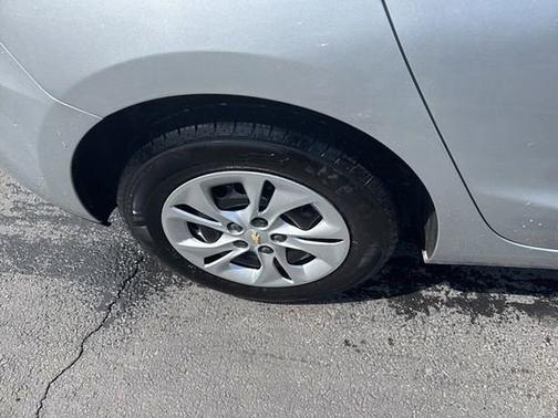 Silver Ice Metallic 2019 Chevrolet Cruze LS