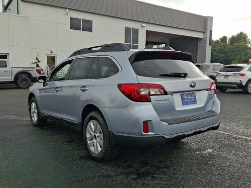 Ice Silver Metallic 2017 Subaru Outback 2.5I PREMIUM