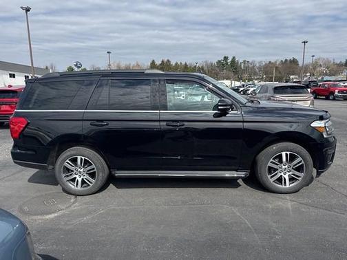 AGATE BLACK METALLIC 2022 Ford Expedition XLT