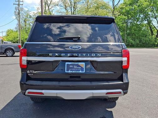 AGATE BLACK METALLIC 2022 Ford Expedition XLT