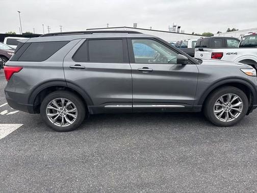 CARBONIZED GRAY METALLIC 2022 Ford Explorer XLT
