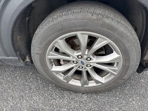 CARBONIZED GRAY METALLIC 2022 Ford Explorer XLT