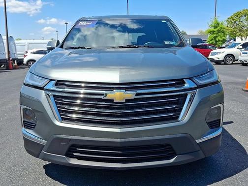 Silver Sage Metallic 2022 Chevrolet Traverse LT CLOTH