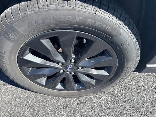 Ice Silver Metallic 2024 Subaru Outback ONYX EDITION