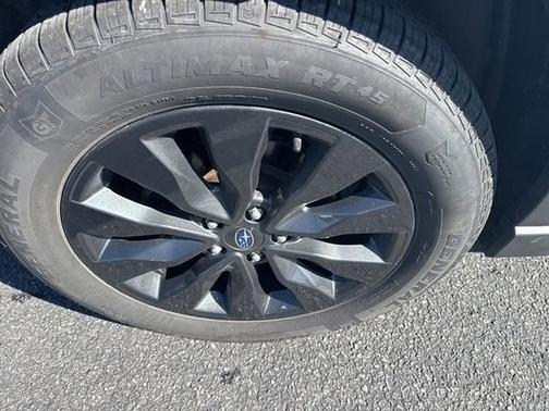 Ice Silver Metallic 2024 Subaru Outback ONYX EDITION