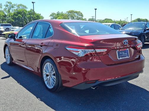 Red 2018 Toyota Camry XLE