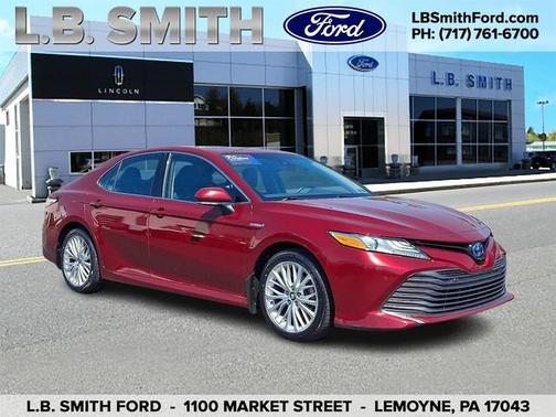 Red 2018 Toyota Camry XLE
