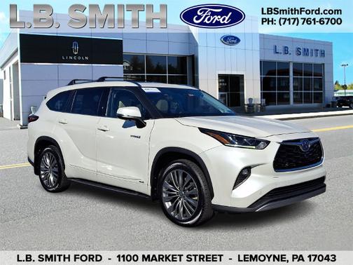 White 2020 Toyota Highlander PLATINUM