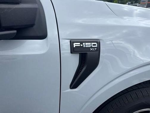 SPACE WHITE METALLIC 2022 Ford F-150 XLT