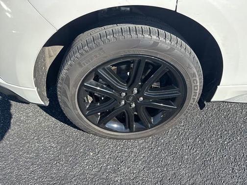 STAR WHITE 2024 Ford Edge ST LINE