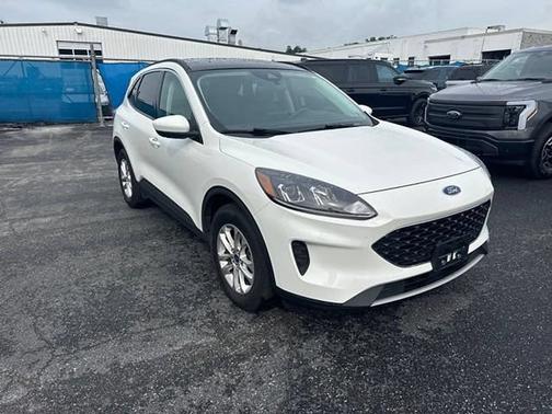 STAR WHITE METALLIC TRI-COA 2021 Ford Escape SE