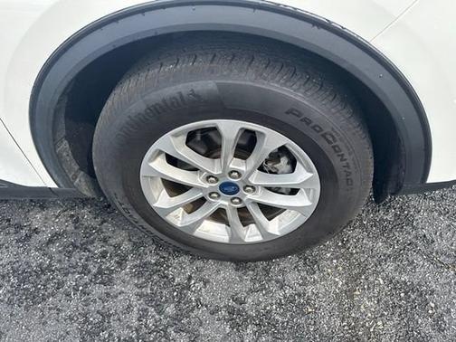 STAR WHITE METALLIC TRI-COA 2021 Ford Escape SE