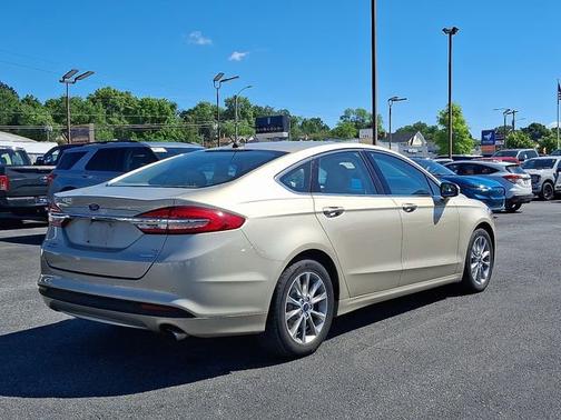 WHITE GOLD 2017 Ford Fusion SE