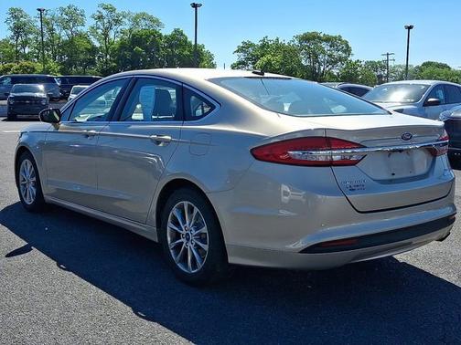 WHITE GOLD 2017 Ford Fusion SE