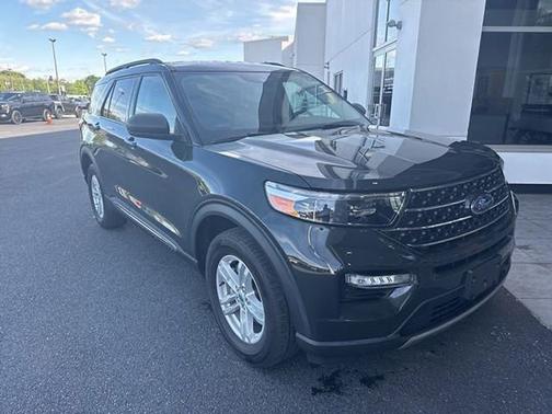 FORGED GREEN METALLIC 2022 Ford Explorer XLT