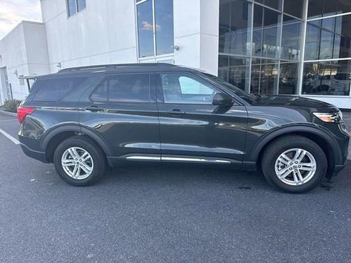 FORGED GREEN METALLIC 2022 Ford Explorer XLT