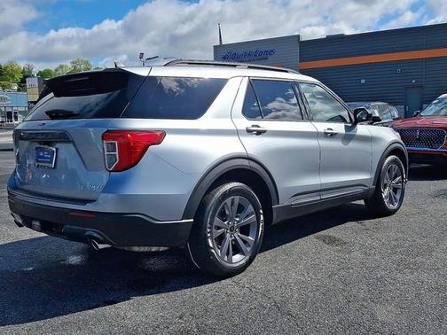 ICONIC SILVER METALLIC 2023 Ford Explorer XLT