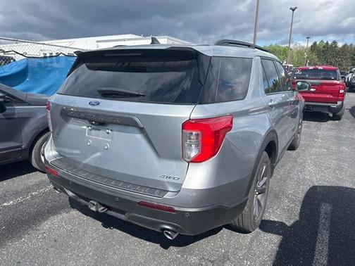 ICONIC SILVER METALLIC 2023 Ford Explorer XLT