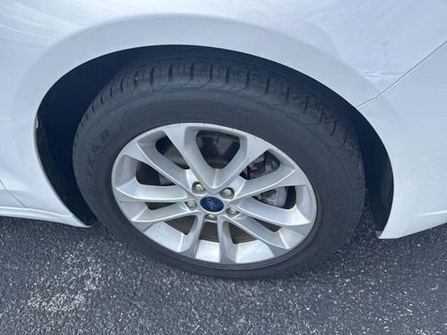 OXFORD WHITE 2020 Ford Fusion SE