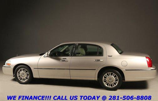 Silver Birch Metallic 2011 Lincoln Town Car Signature