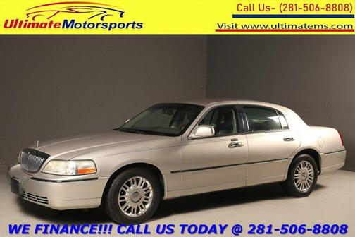 Silver Birch Metallic 2011 Lincoln Town Car Signature
