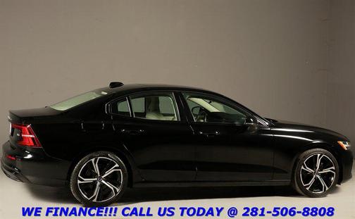 2023 Volvo S60 B5 Plus Dark Theme