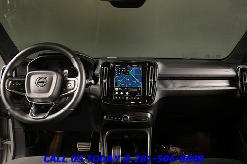 Glacier Silver Metallic 2022 Volvo XC40 Recharge Pure Electric P8 Twin Plus