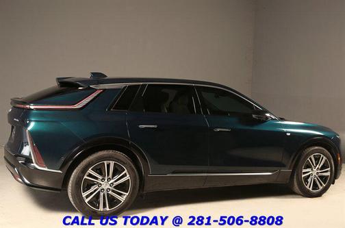 Emerald Lake Metallic 2024 Cadillac LYRIQ V