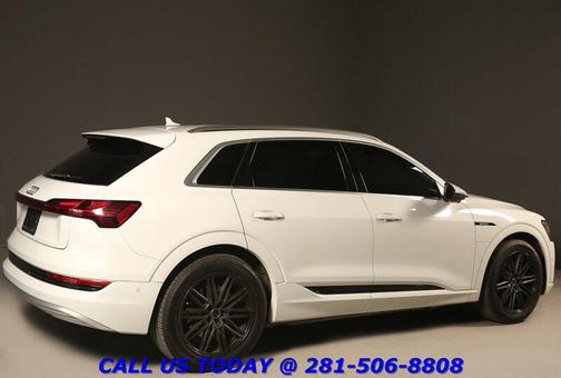 Glacier White Metallic 2019 Audi e-tron Premium Plus