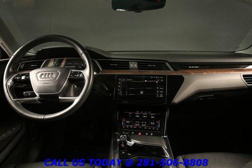 Glacier White Metallic 2019 Audi e-tron Premium Plus