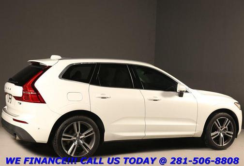 Crystal White Metallic 2018 Volvo XC60 T5 Momentum