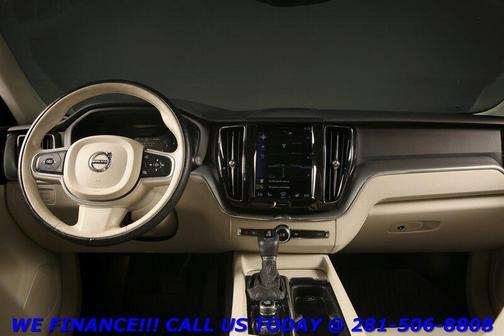 Crystal White Metallic 2018 Volvo XC60 T5 Momentum