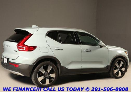 Amazon Blue 2019 Volvo XC40 T5 Momentum