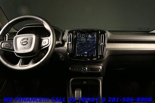 2025 Volvo XC40 B5 Core Bright Theme