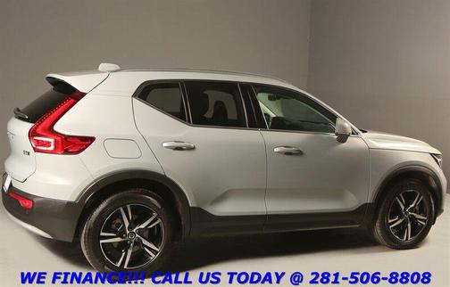 2025 Volvo XC40 B5 Core Bright Theme