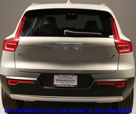 2025 Volvo XC40 B5 Core Bright Theme