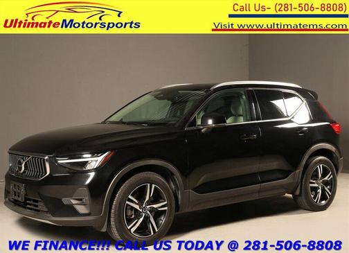 Onyx Black Metallic 2023 Volvo XC40 B5 Plus Bright Theme