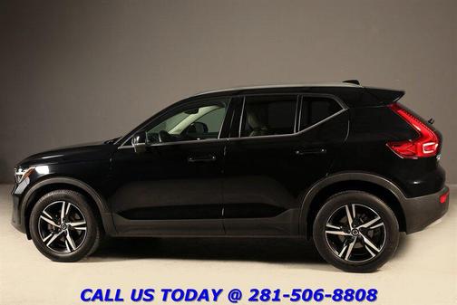Onyx Black Metallic 2023 Volvo XC40 B5 Plus Bright Theme