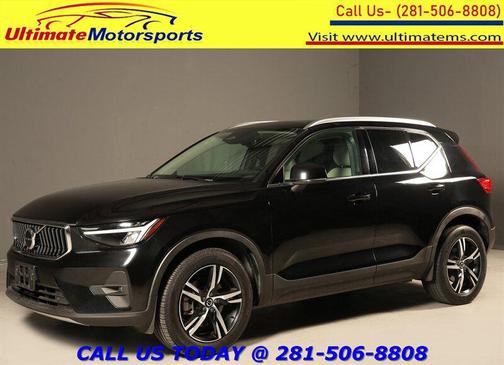 Onyx Black Metallic 2023 Volvo XC40 B5 Plus Bright Theme