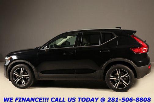 Onyx Black Metallic 2023 Volvo XC40 B5 Plus Bright Theme