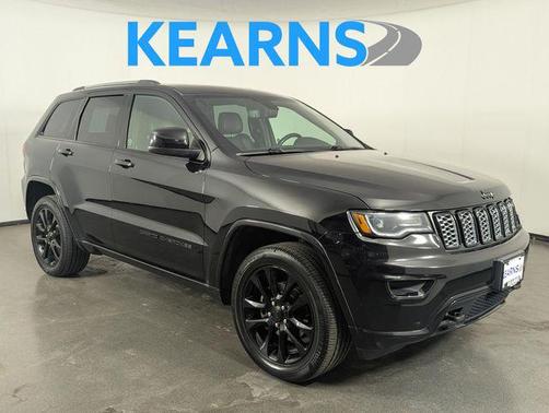 Diamond Black Crystal Pearlcoat 2020 Jeep Grand Cherokee Altitude