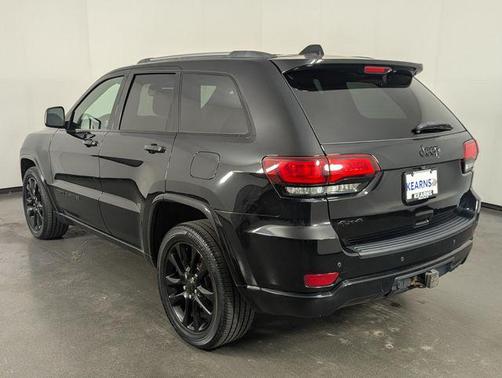 Diamond Black Crystal Pearlcoat 2020 Jeep Grand Cherokee Altitude