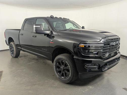 Diamond Black Crystal Pearlcoat 2026 RAM 2500 Laramie Crew Cab 4x4 6'4' Box