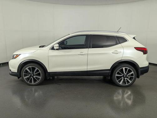 Pearl White 2017 Nissan Rogue Sport SL