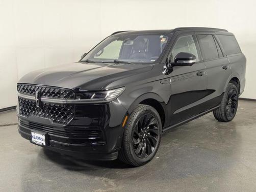 Infinite Black Metallic Clearcoat 2025 Lincoln Navigator Reserve