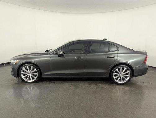 2020 Volvo S60 T6 Momentum